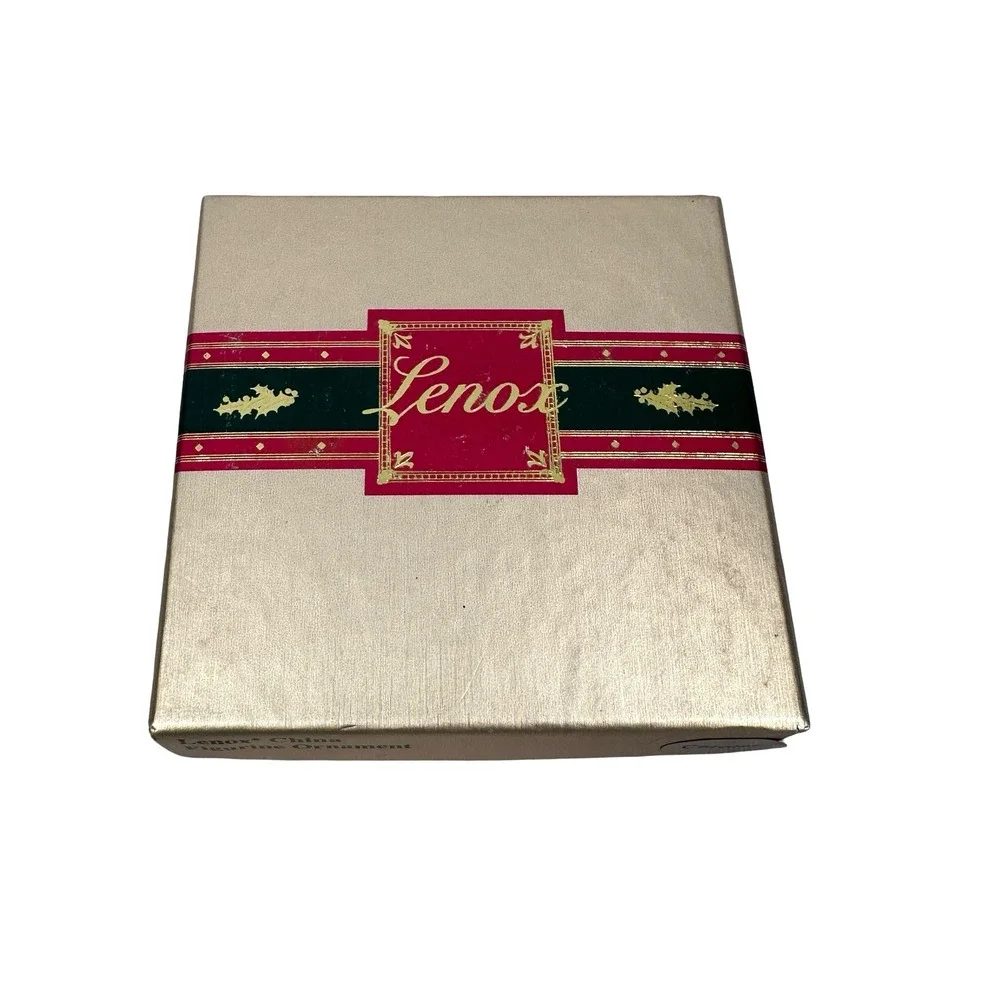 Lenox China Caroler Figurine Ornament Pierced Ivory Porcelain Wreath with Box